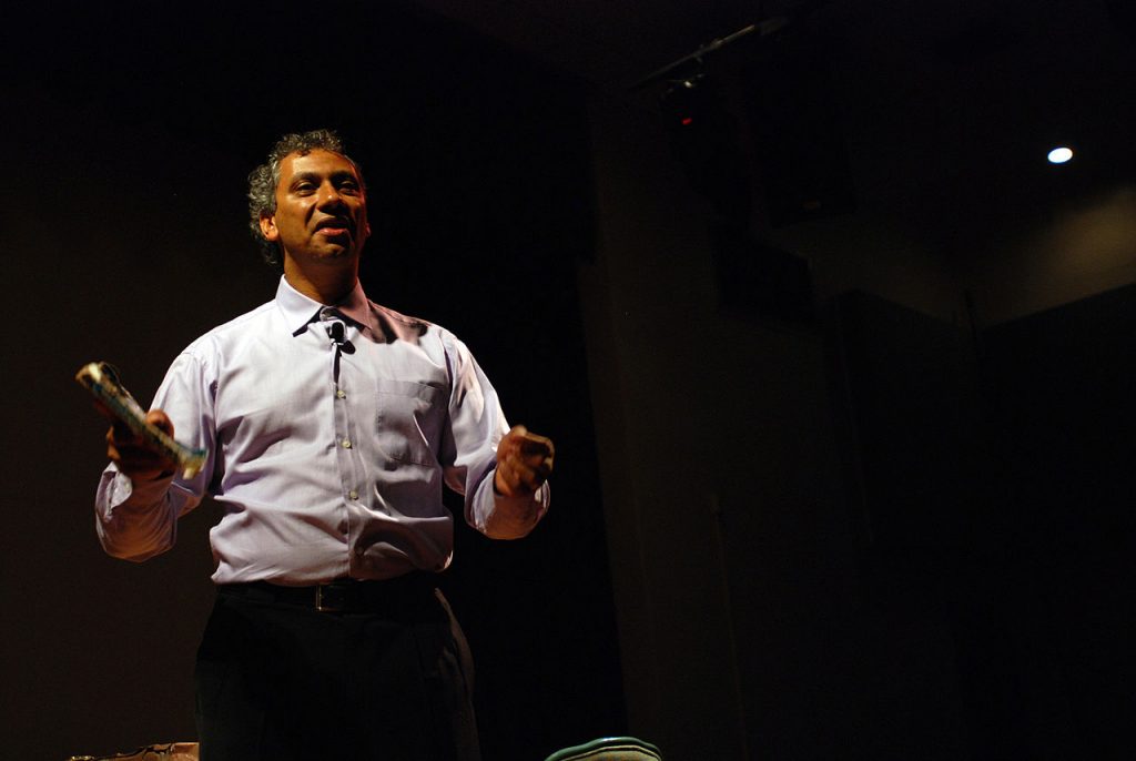 How to Incorporate a Motivational Speaker’s Messaging into Your HR Policy