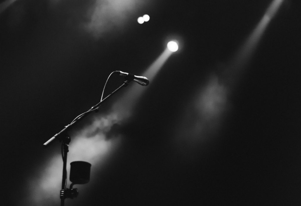 From Mark Twain to Rihanna: Famous Figures Share Tips for Managing Stage Fright