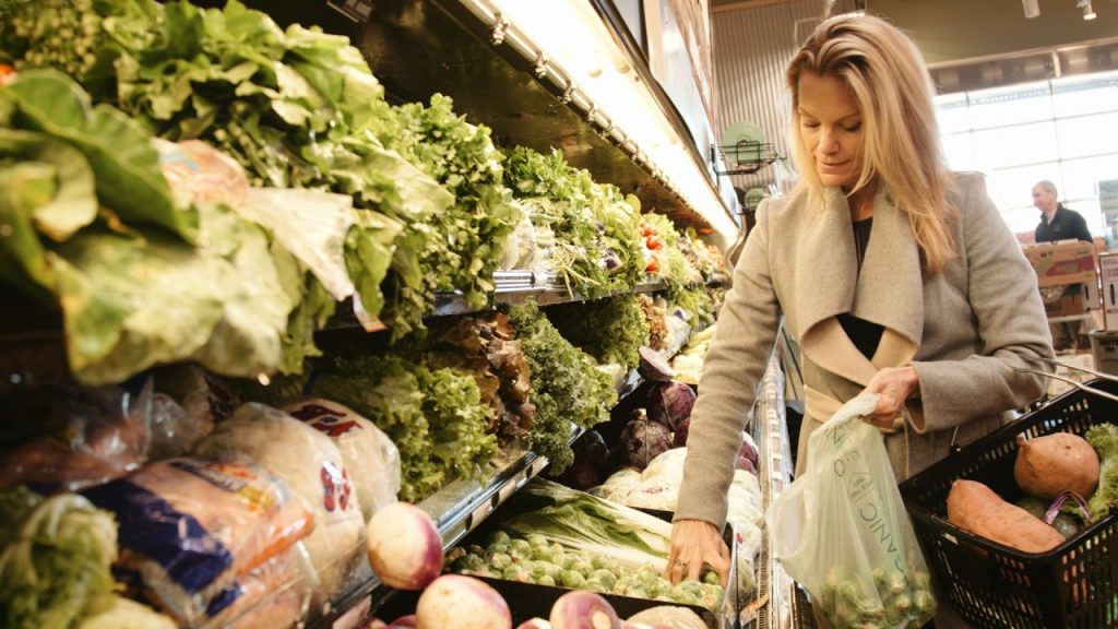 Robyn O’Brien Receives Courage Award for Her Ongoing Activism