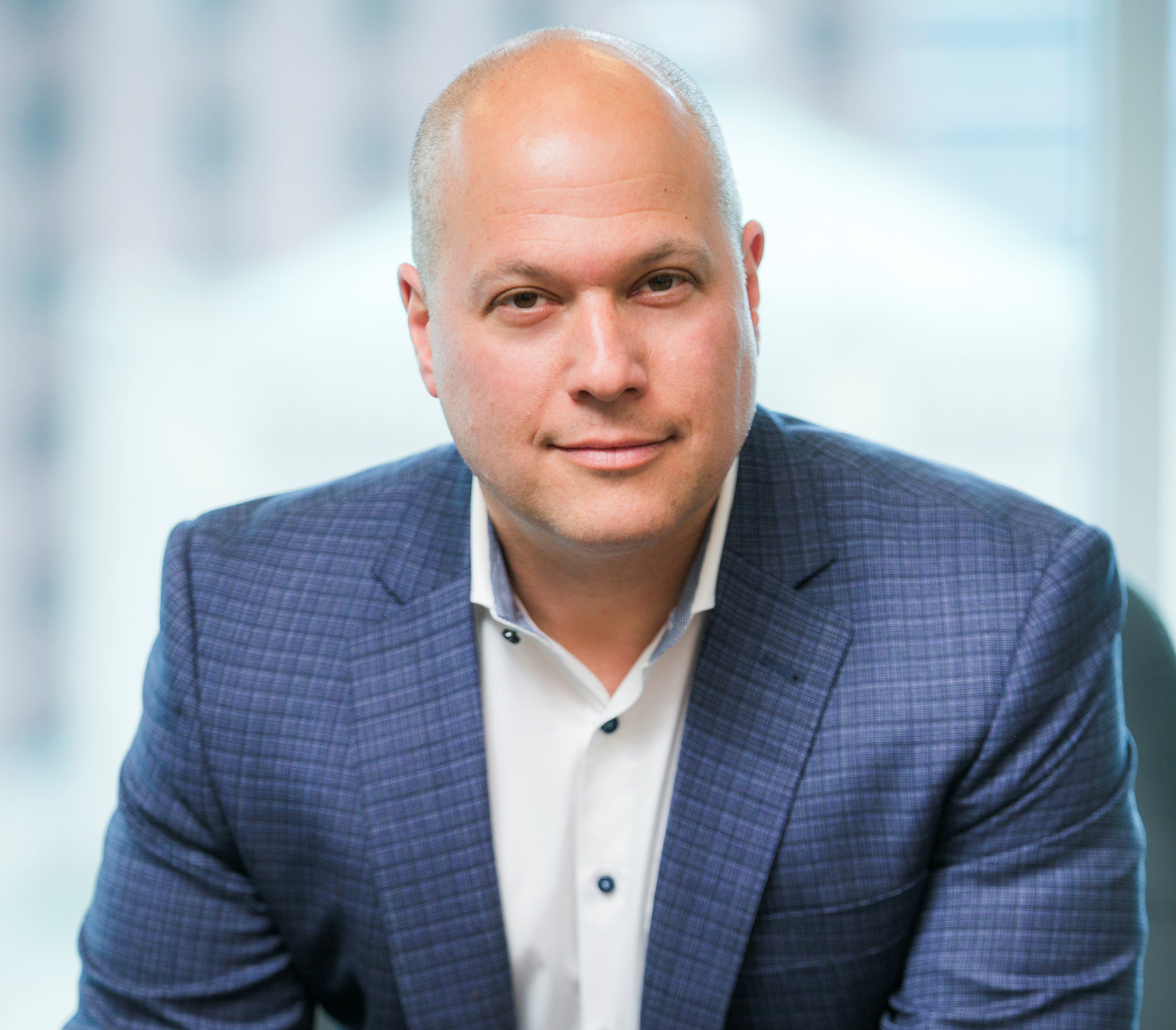 Keynote Speaker David Komlos Speaking Fee and Information