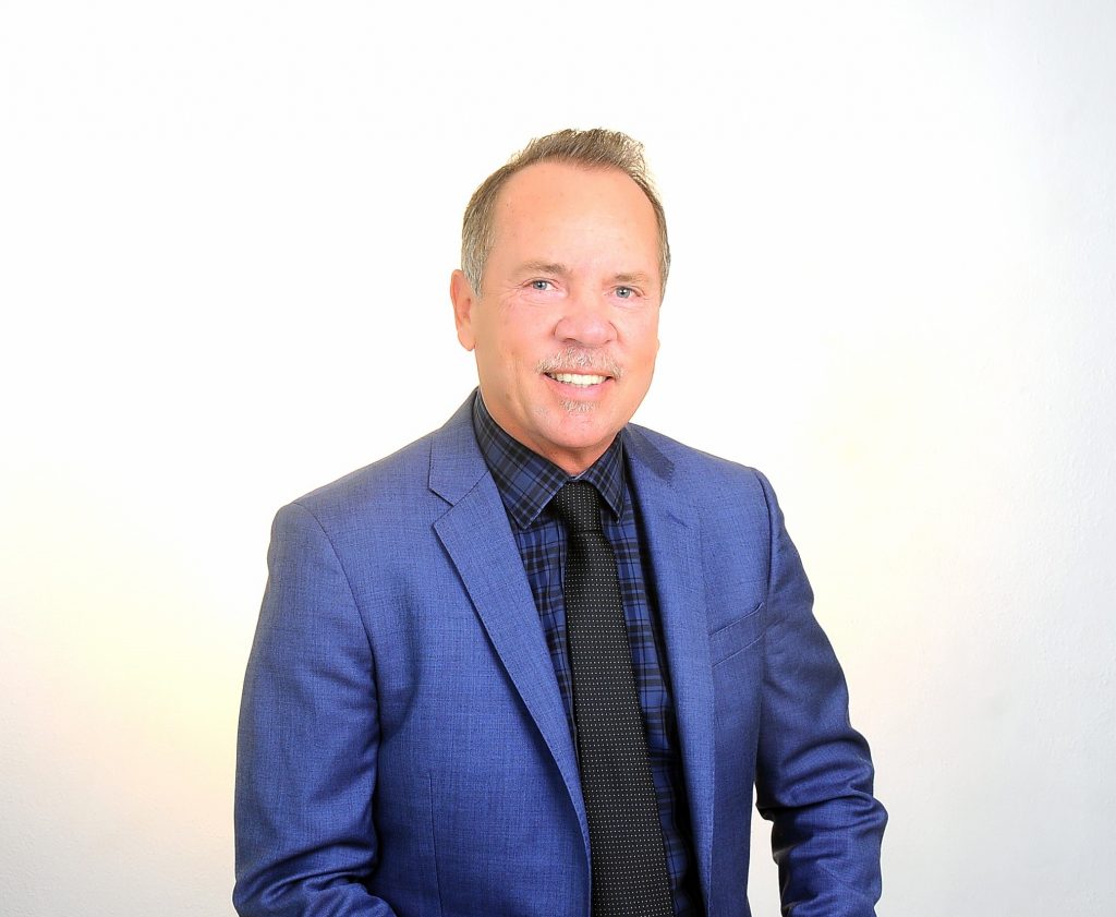 The Man Behind Movie Watching Innovation, Business Keynote Speaker Mitch Lowe