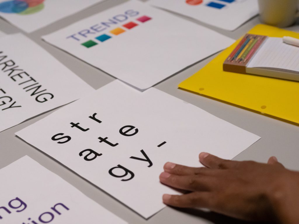 10 Top Marketing Keynote Speakers to Show You How to Hook and Keep Customers