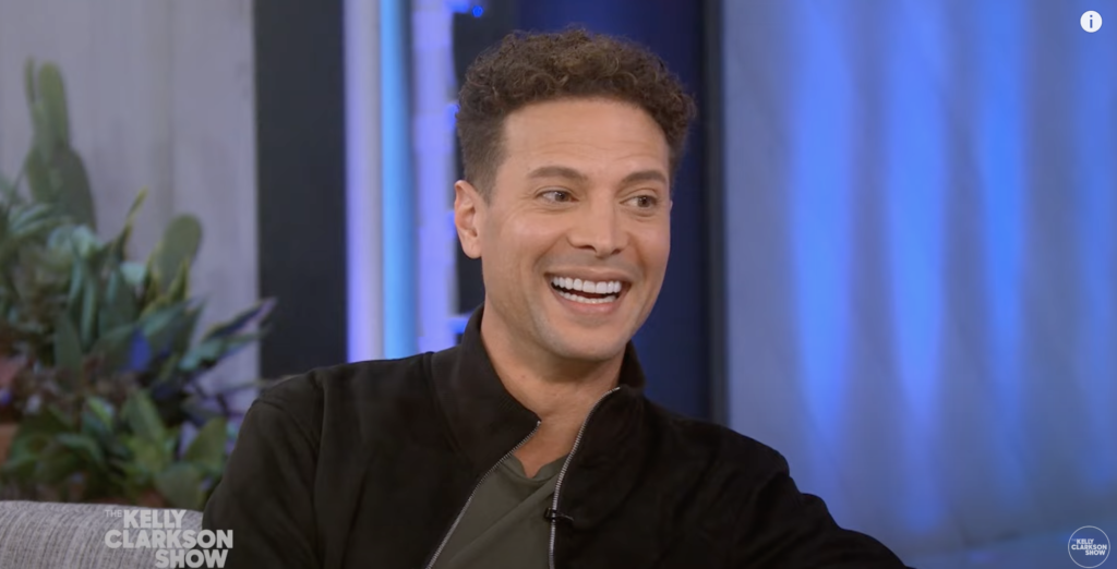 Kelly Clarkson & Justin Guarini Share Backstage Memories Of ‘American Idol’ Season 1