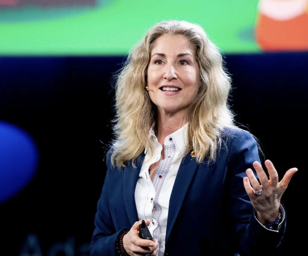 Nail Customer Experience by Putting Employee Experience First with Tiffani Bova