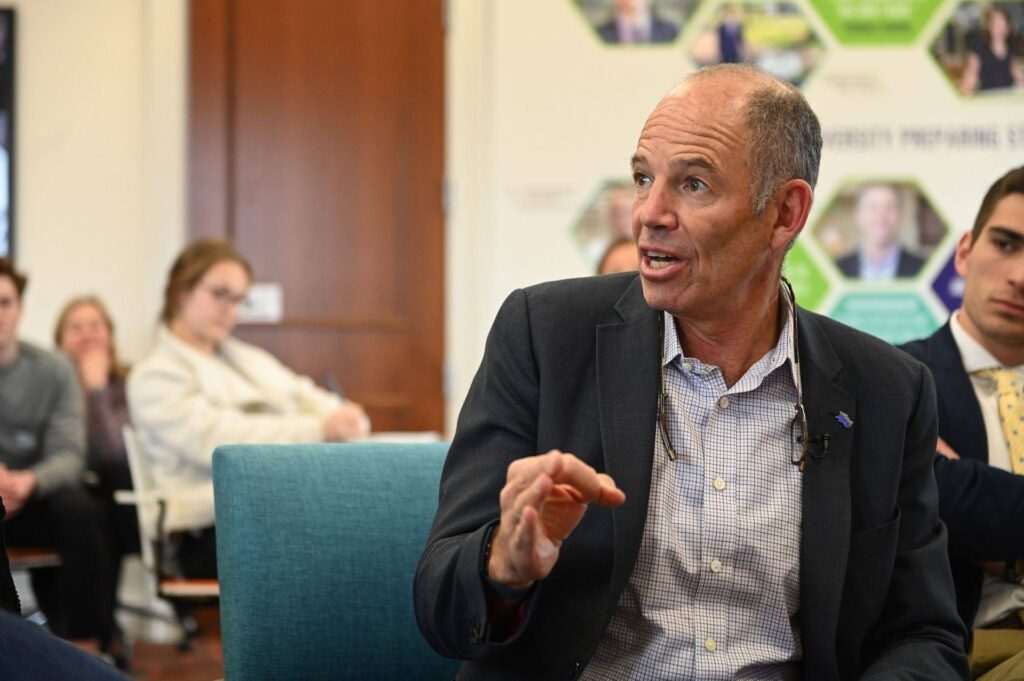 Top Keynote Speakers Great for Small Audiences and Boardrooms