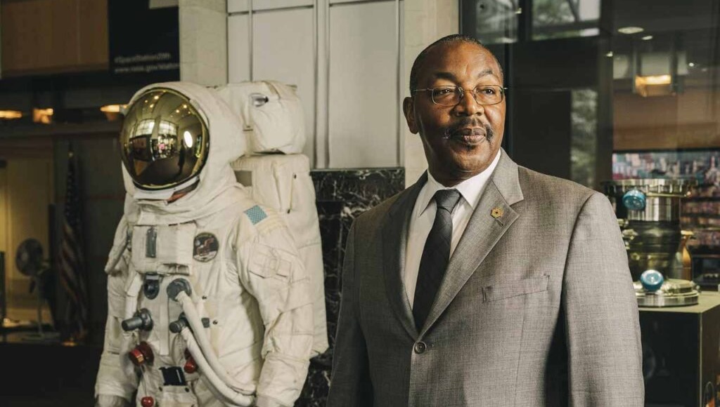 8 Top Keynote Speakers With Significant Government Experience